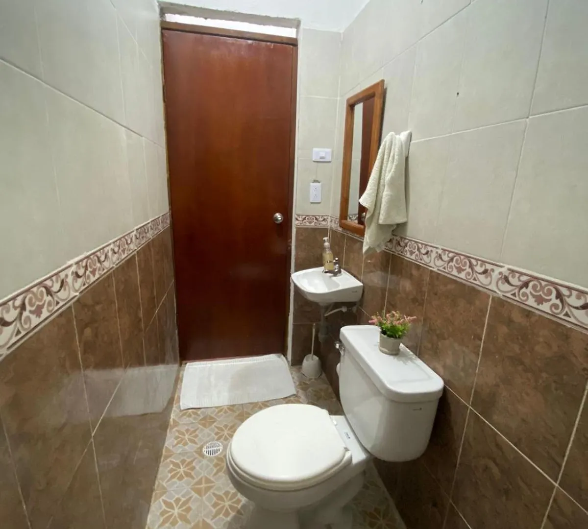 Casa Alojamiento Entero - Cerca Al Castillo San Felipe Cartagena