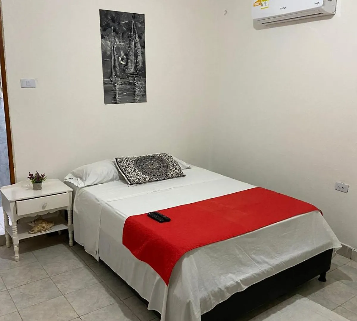 Casa Alojamiento Entero - Cerca Al Castillo San Felipe Cartagena